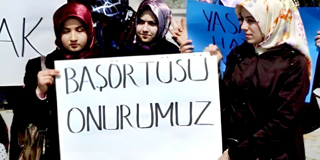 Başörtüsünde Sorun Çıkaranlar Muhafazakarlardır